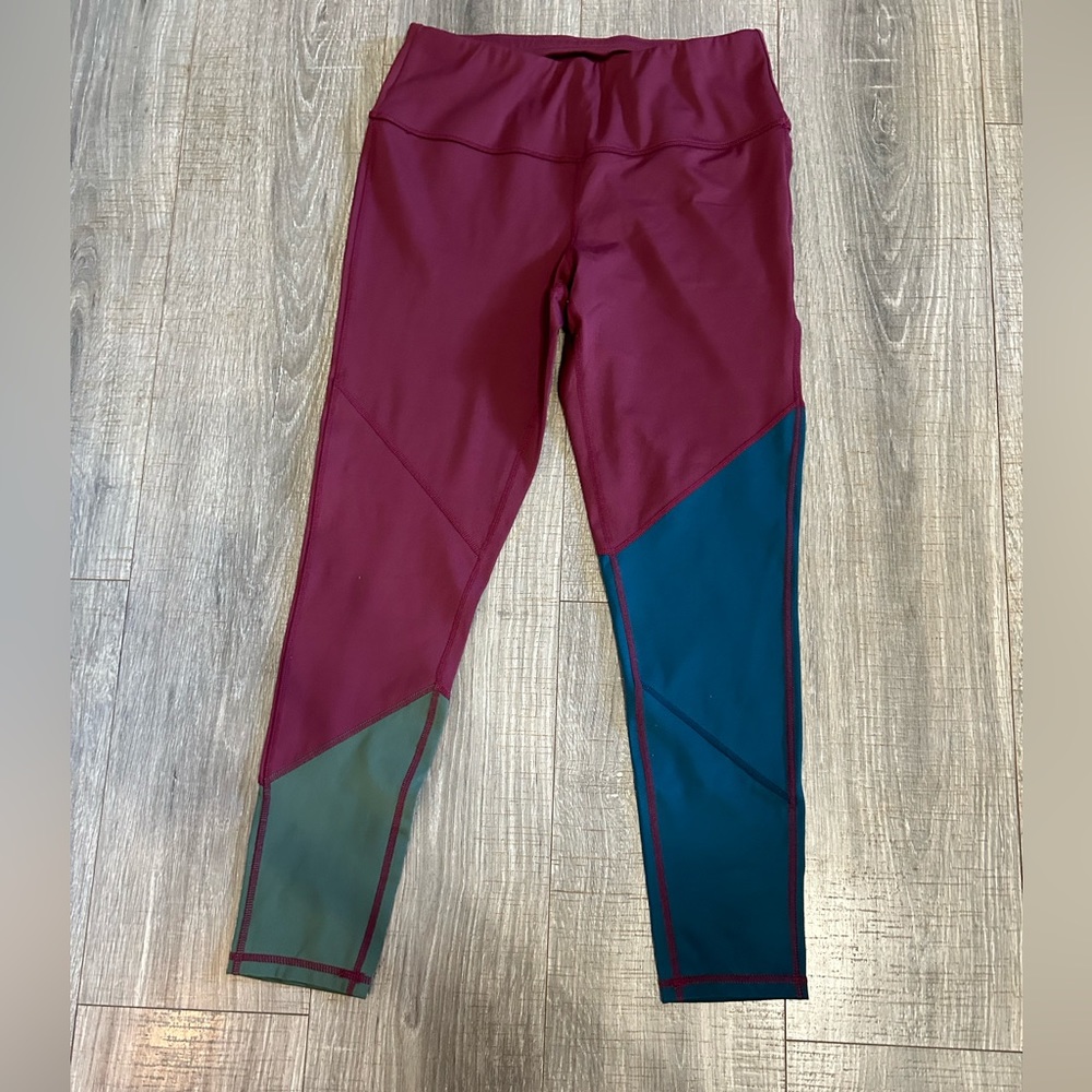 2/$25 Royal Robbins ankle length leggings in jewel tones, maroon and jade, med